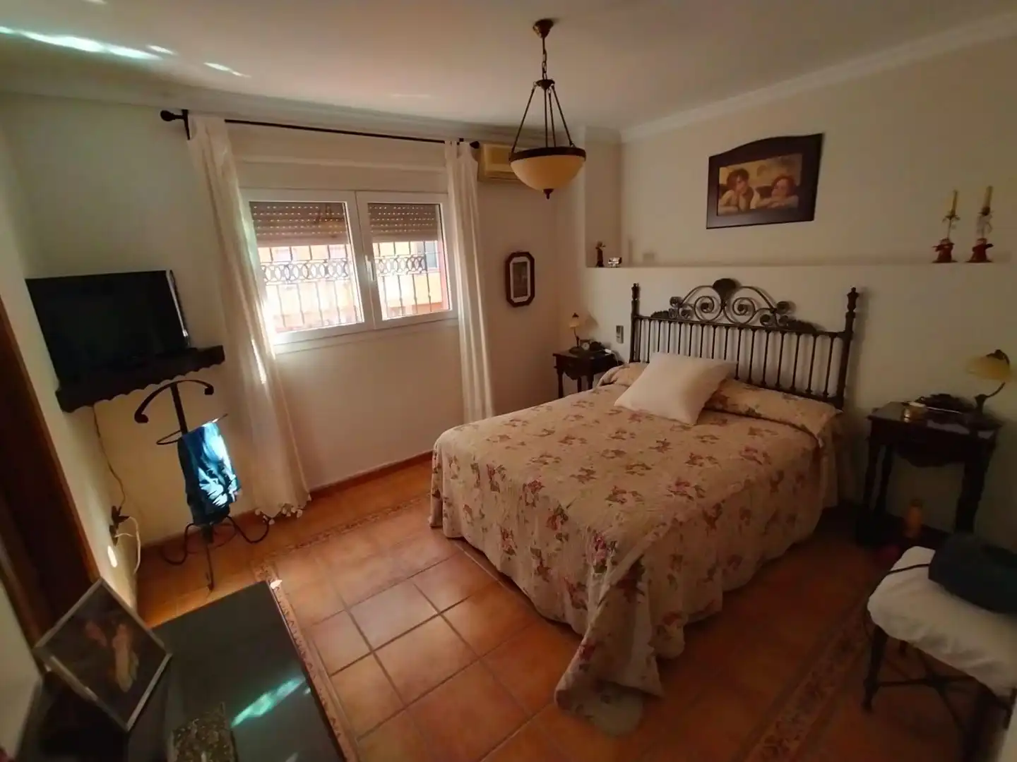 Dormitori de Casa o xalet en venda en La Línea de la Concepción amb Aire condicionat, Jardí privat i Traster