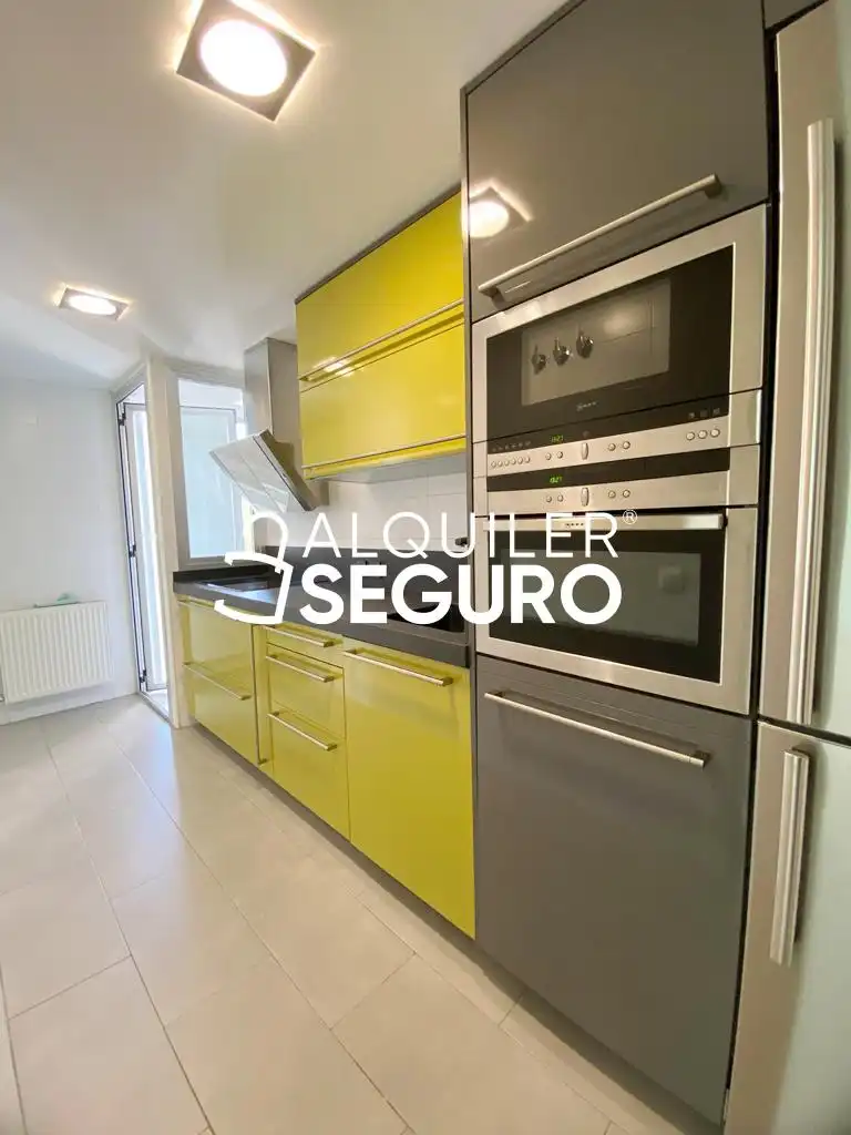Kitchen of Flat for rent in Madrid  with Air Conditioner, Heating and Terrace