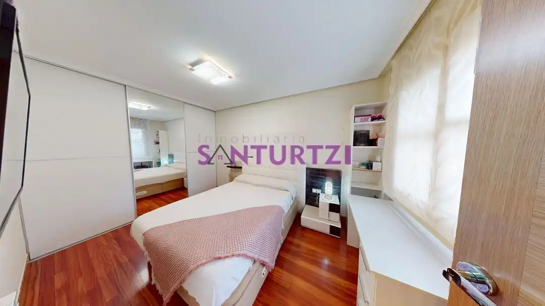 Habitación de Piso en venta en Santurtzi  con Calefacción, Terraza y Trastero