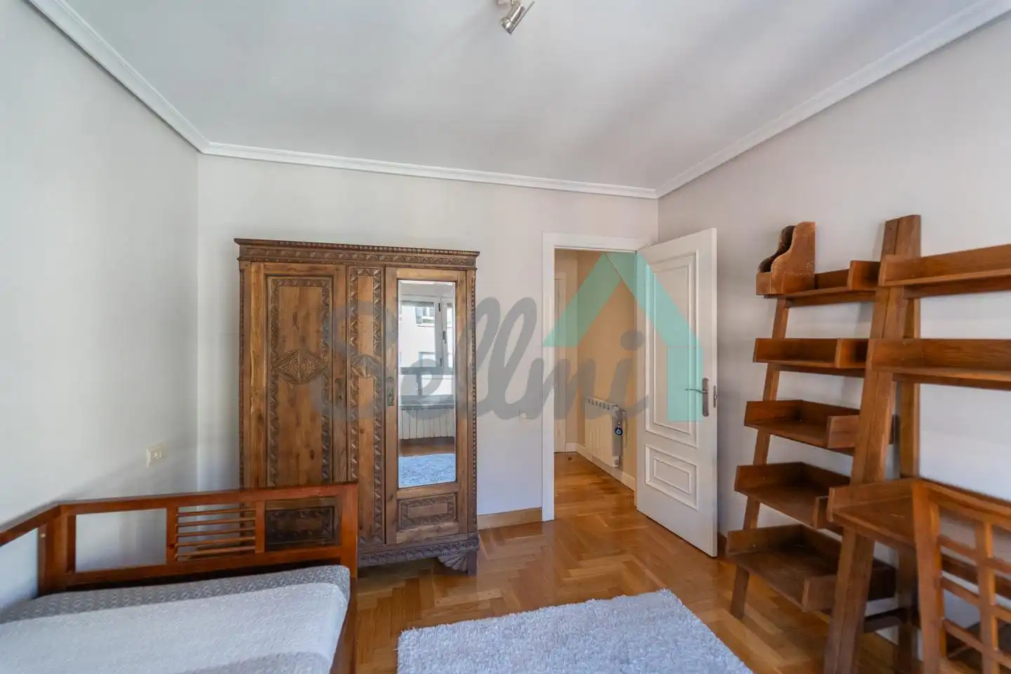 Bedroom of Flat for rent in Oviedo   with Heating, Parquet flooring and Furnished