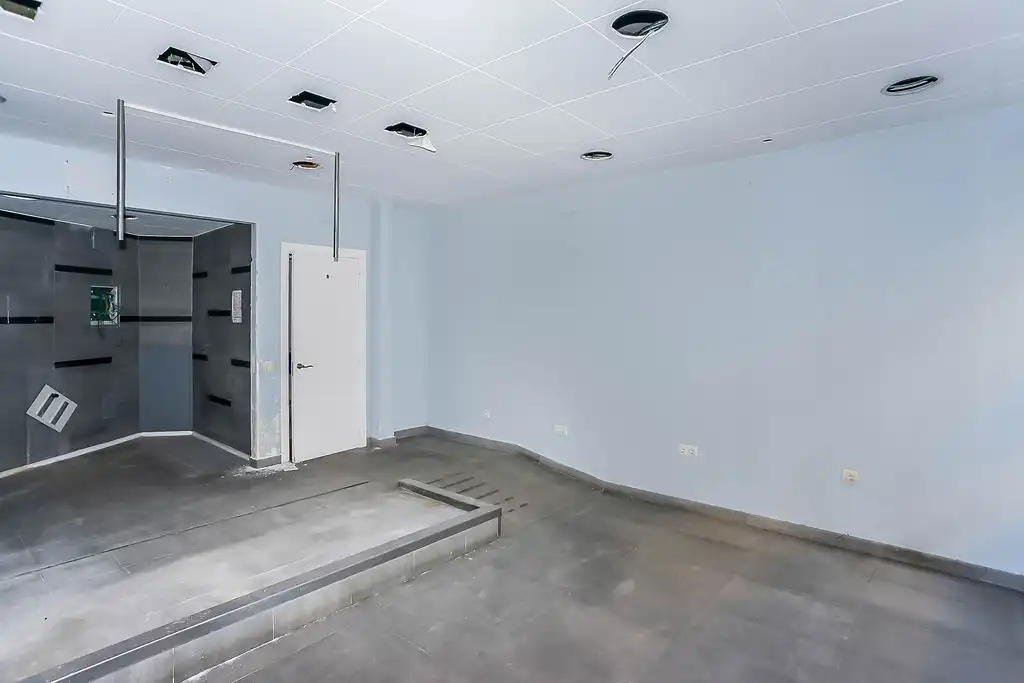 Local commercial à vendre à Av de les Voltes, imagen 12