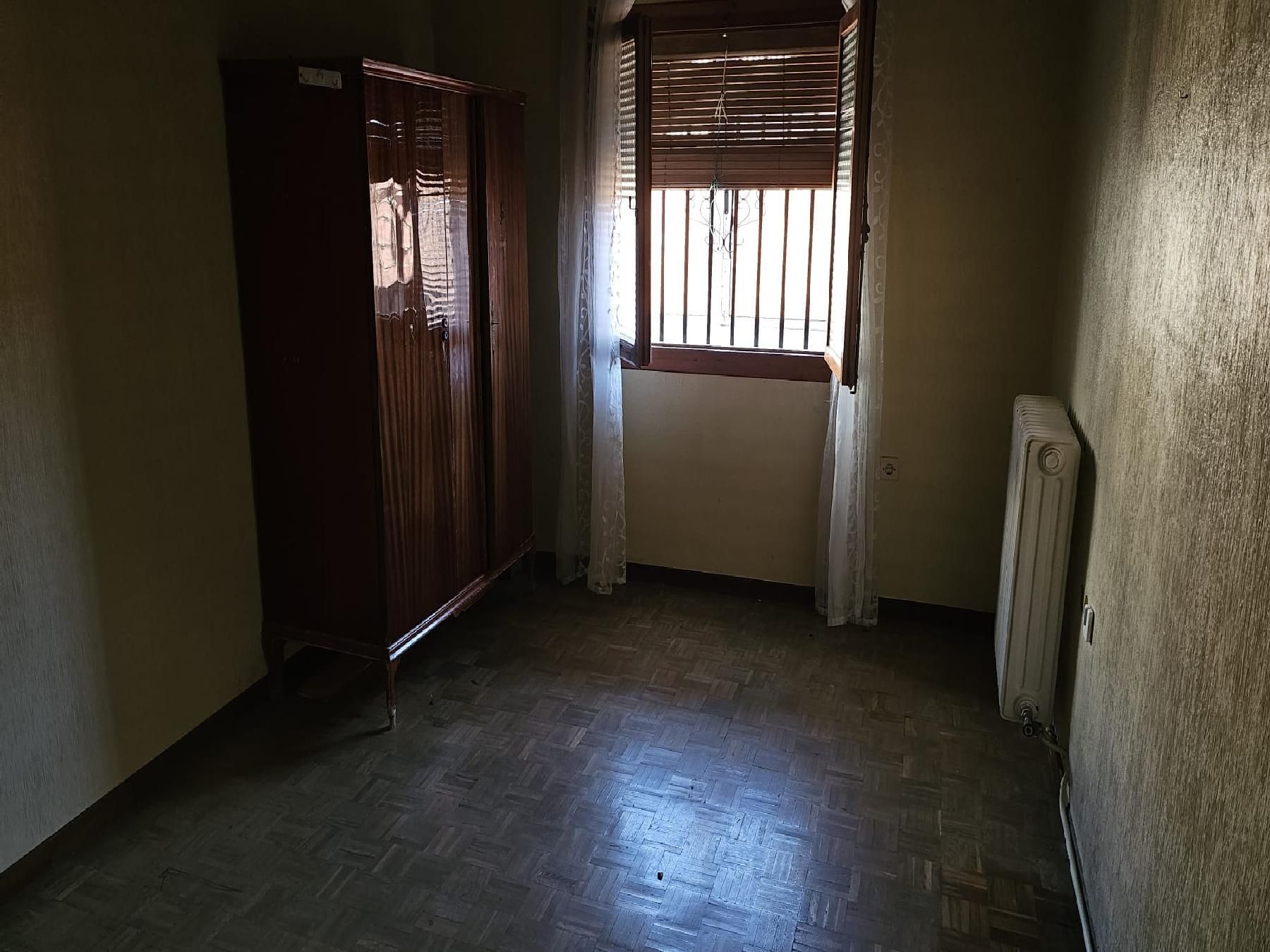 Dormitori de Casa o xalet en venda en Nava del Rey amb Traster