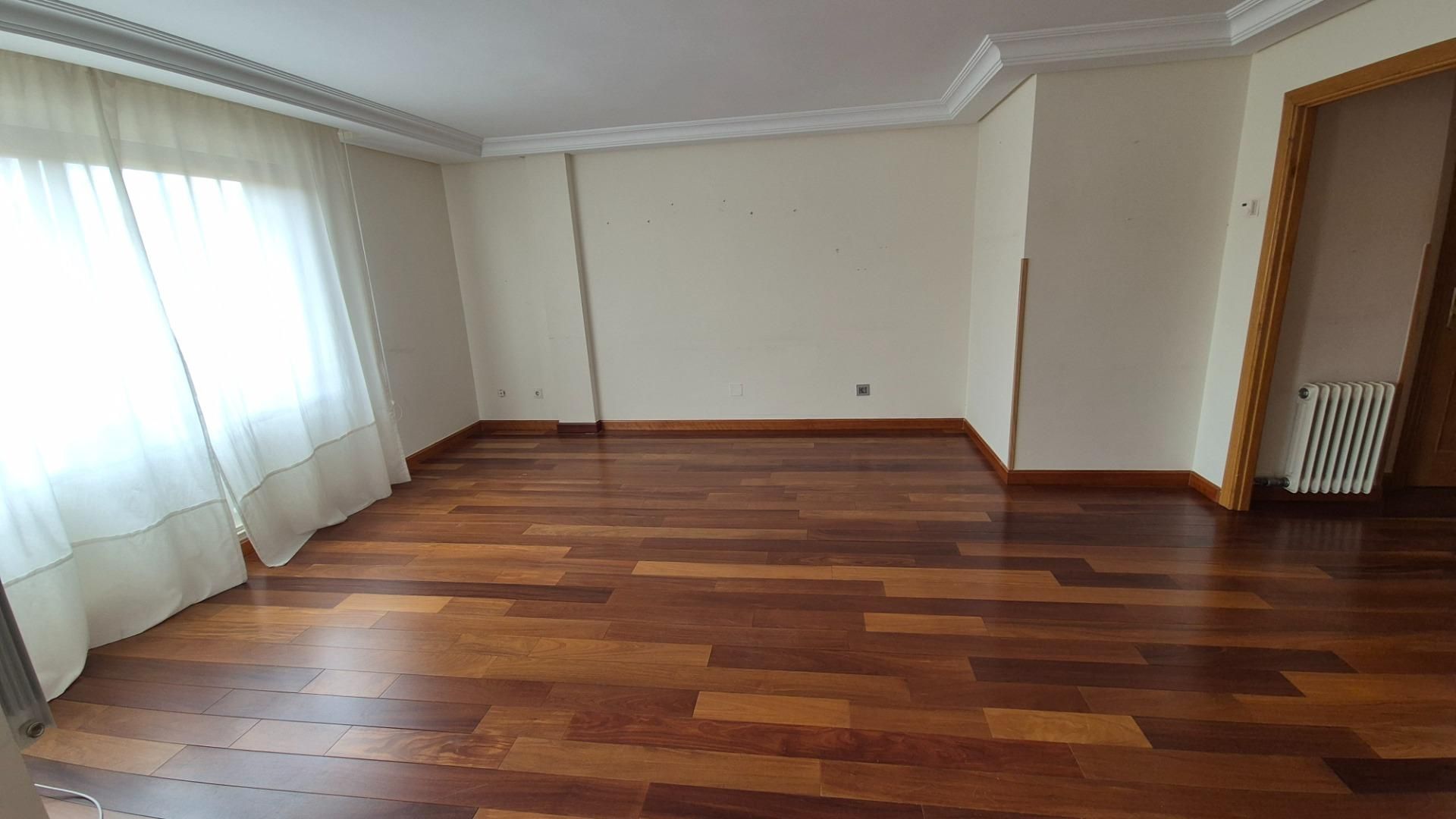 Bedroom of Flat for sale in Valladolid Capital  with Heating, Storage room and Balcony