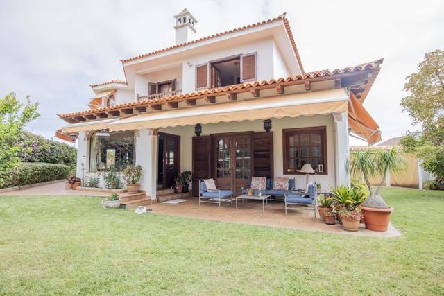 Casa-chalet en Venta en Calle Trébol en Zona Botánico