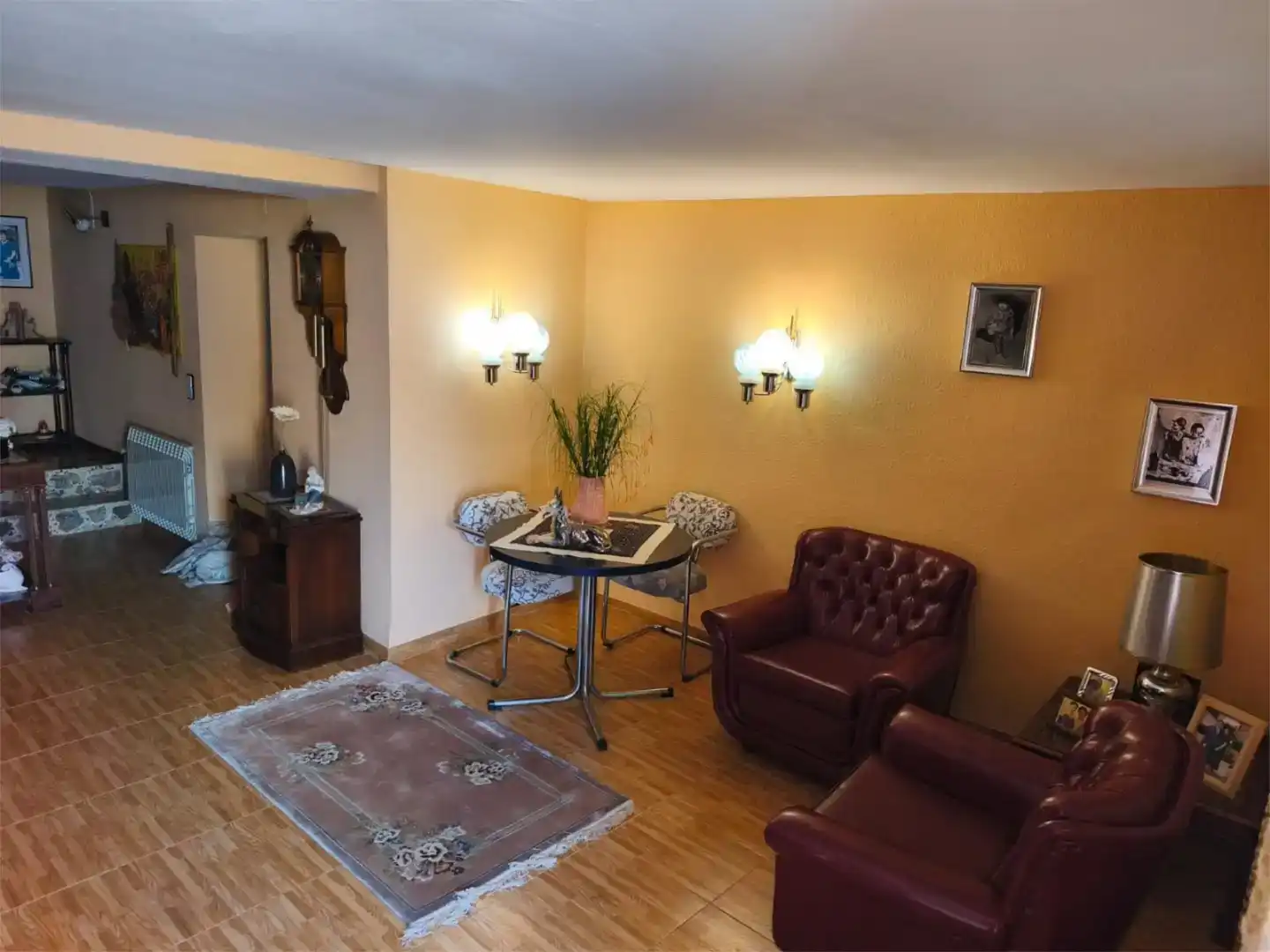 Sala d'estar de Casa adosada en venda en Escucha amb Moblat, Forn i Rentadora