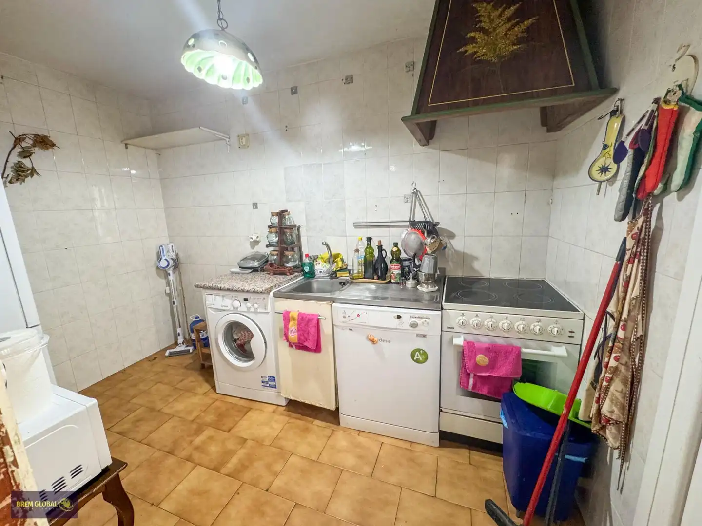 Cuina de Casa adosada en venda en Buitrago del Lozoya amb Jardí privat, Traster i Moblat