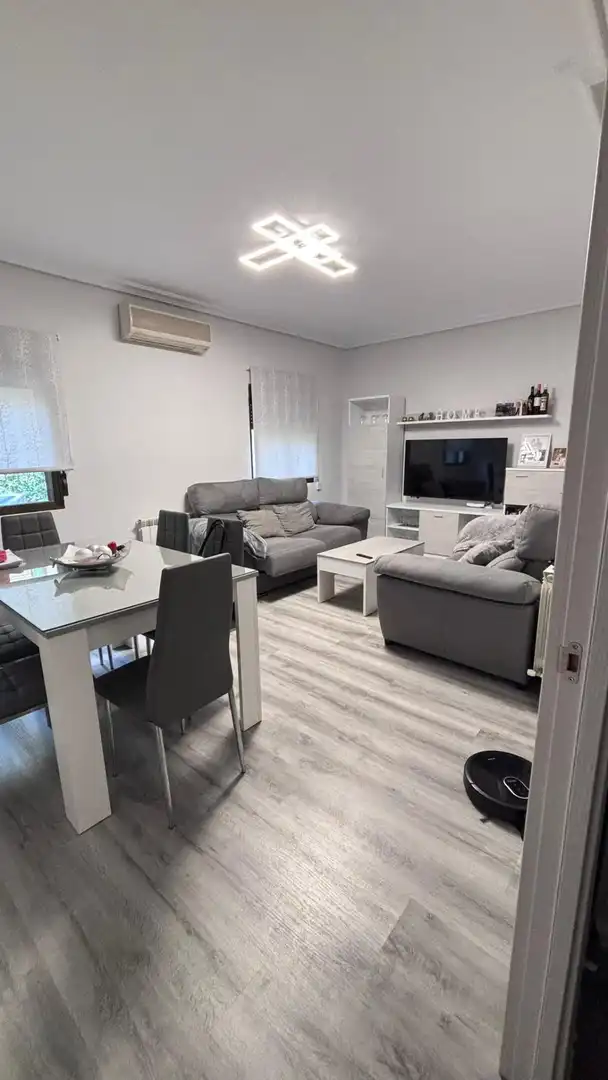Living room of Flat for sale in Cáceres  with Air Conditioner, Heating and Storage room