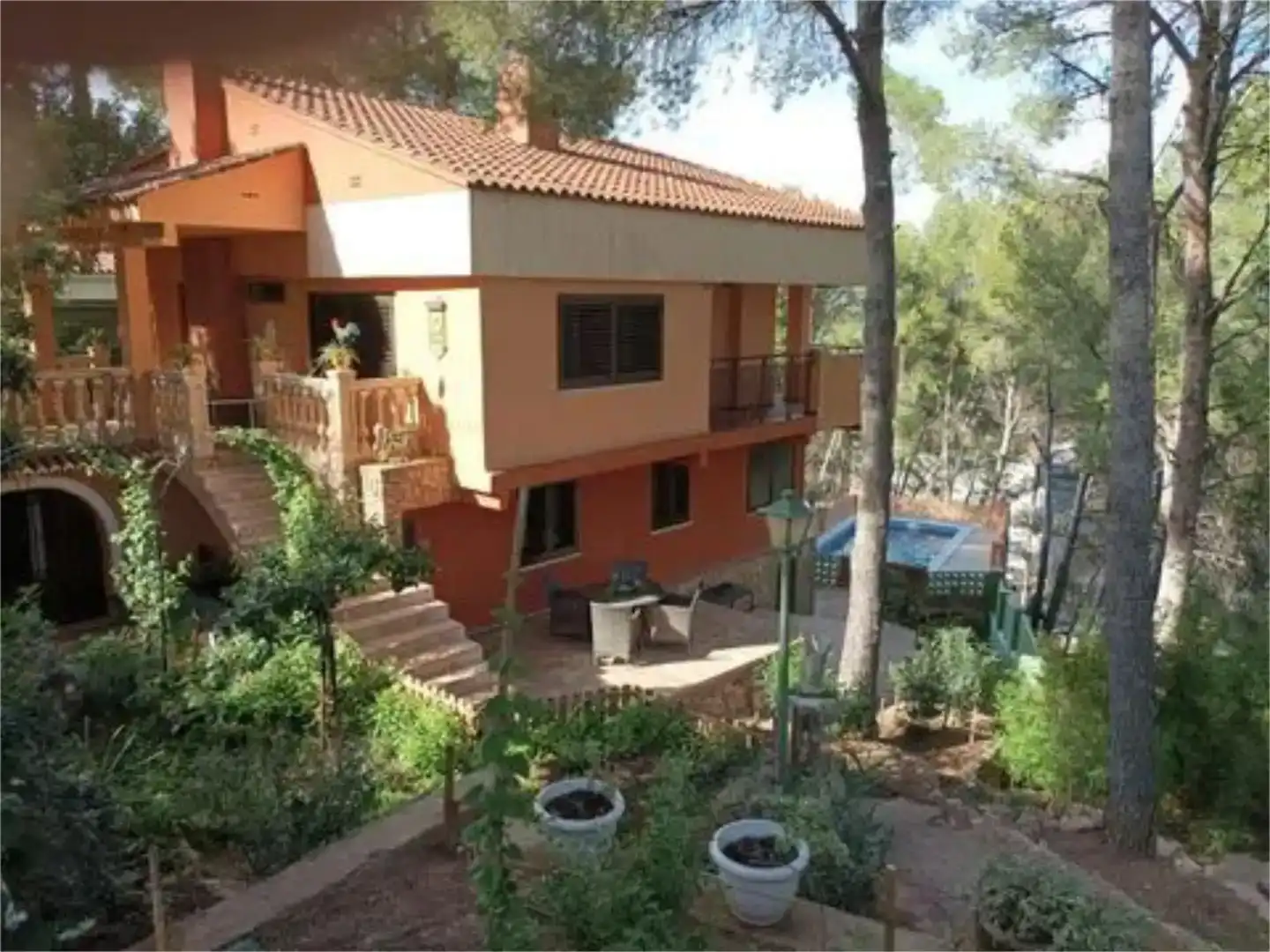 Exterior view of Houses for sale in Gilet  with Air Conditioner, Private garden and Storage room