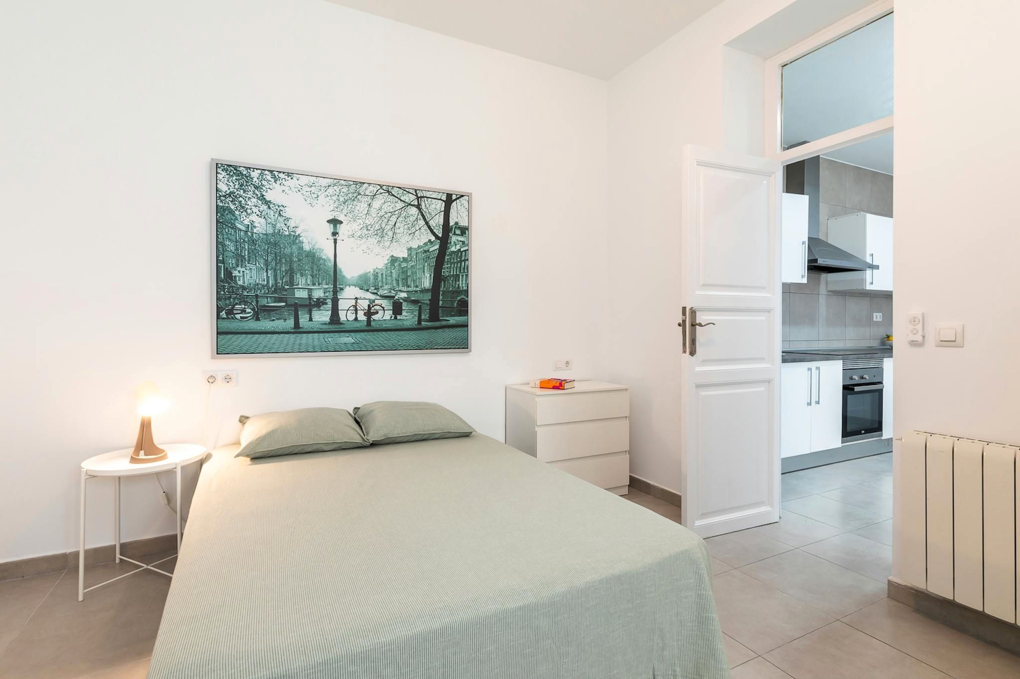 Bedroom of Flat to share in  Valencia Capital  with Heating and Washing machine