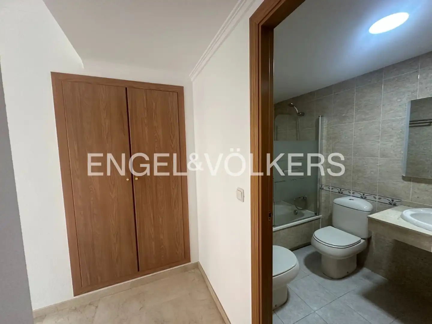 Wohnung zur Miete in Valencia mit Klimaanlage, Heizung und Privatgarten