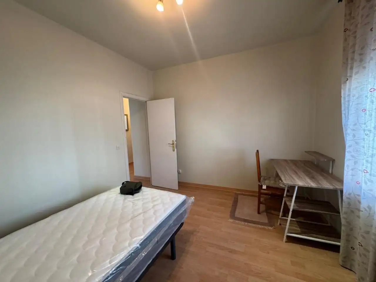 Schlafzimmer von Wohnung zur Miete in Vigo  mit Heizung und Möbliert
