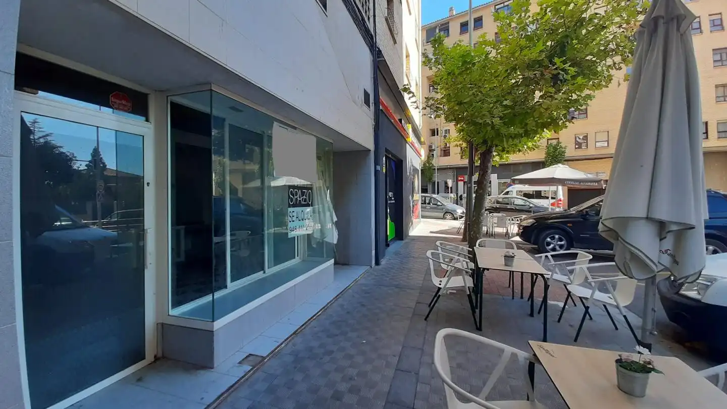 Vista exterior de Local en venda en Tudela