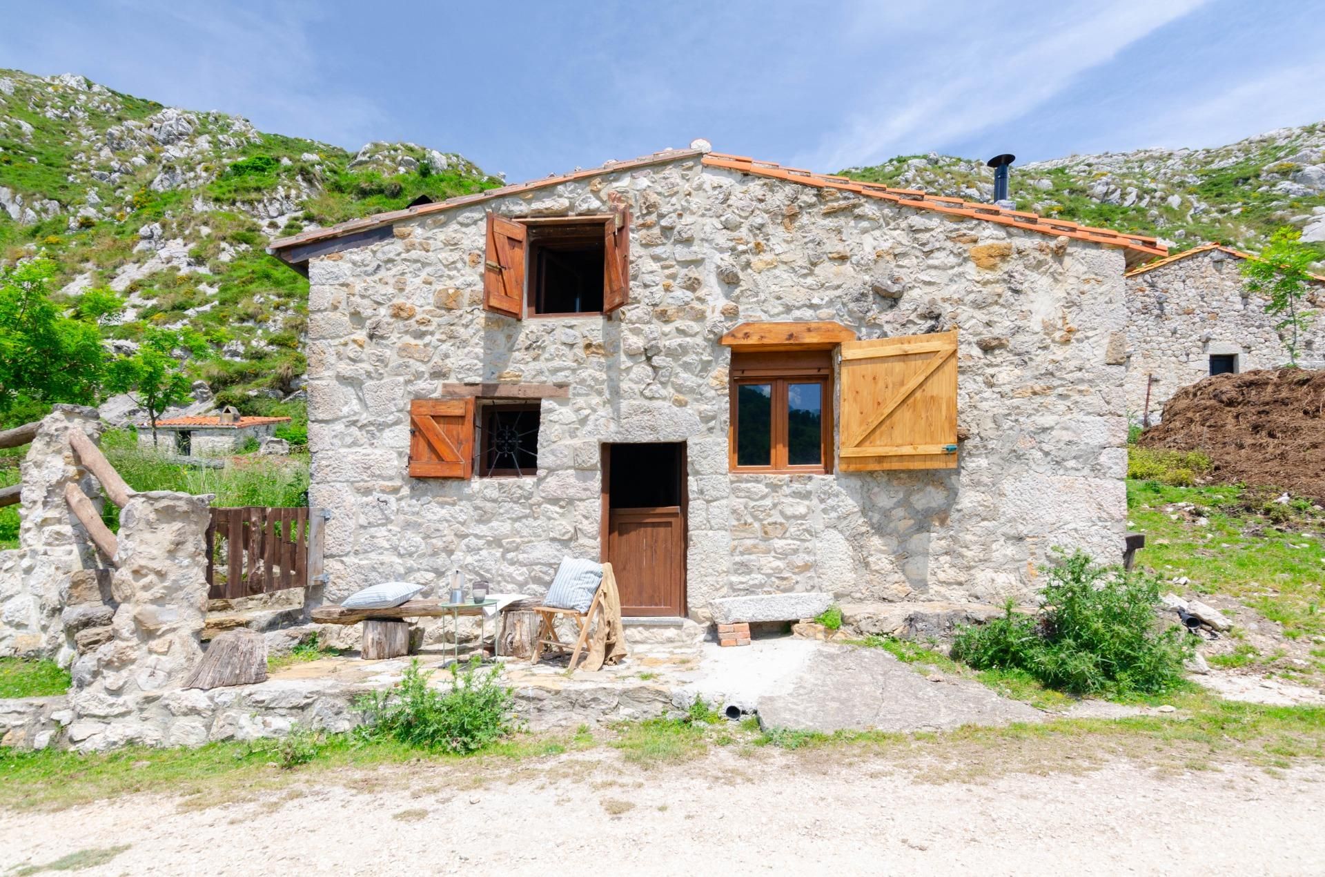 Exterior view of House or chalet for sale in Peñamellera Alta  with Heating