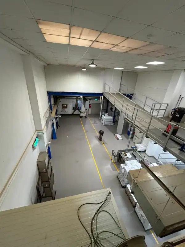 Nave industrial en venta en Carrer Comuna di Carrara