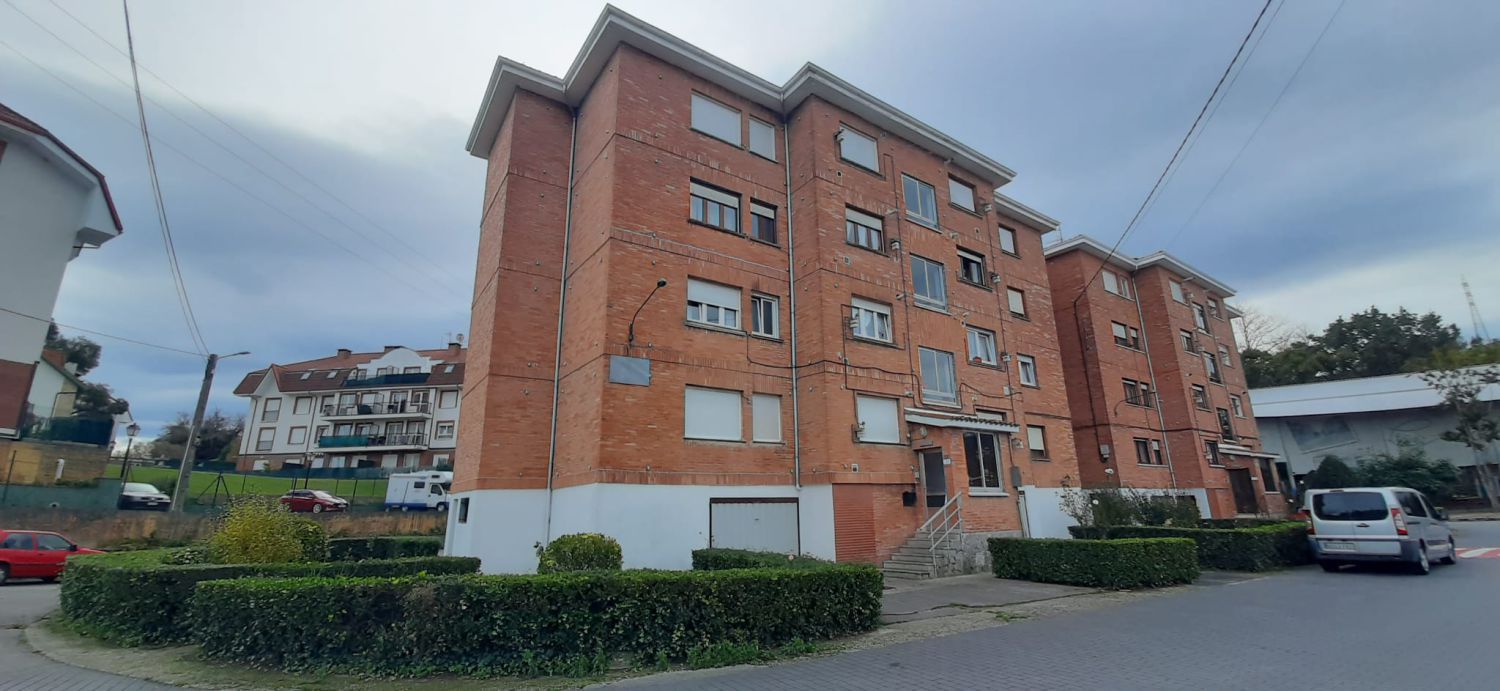 Vista exterior de Piso en venta en Bárcena de Cicero con Calefacción, Parquet y Terraza