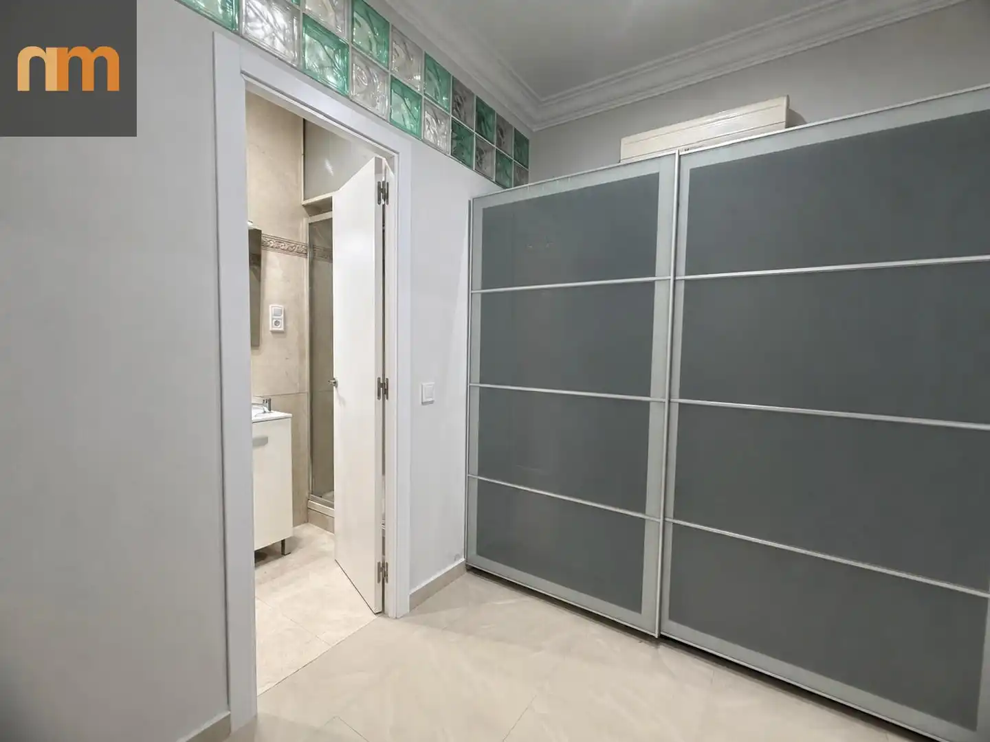 Bathroom of Ground floor for sale in Madrid  with Air Conditioner and Heating