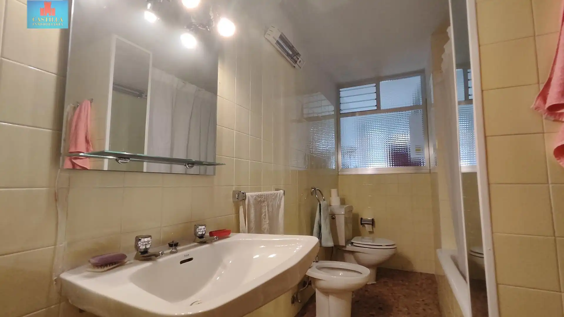 Baño de Piso en venta en El Barraco  con Calefacción, Terraza y Amueblado