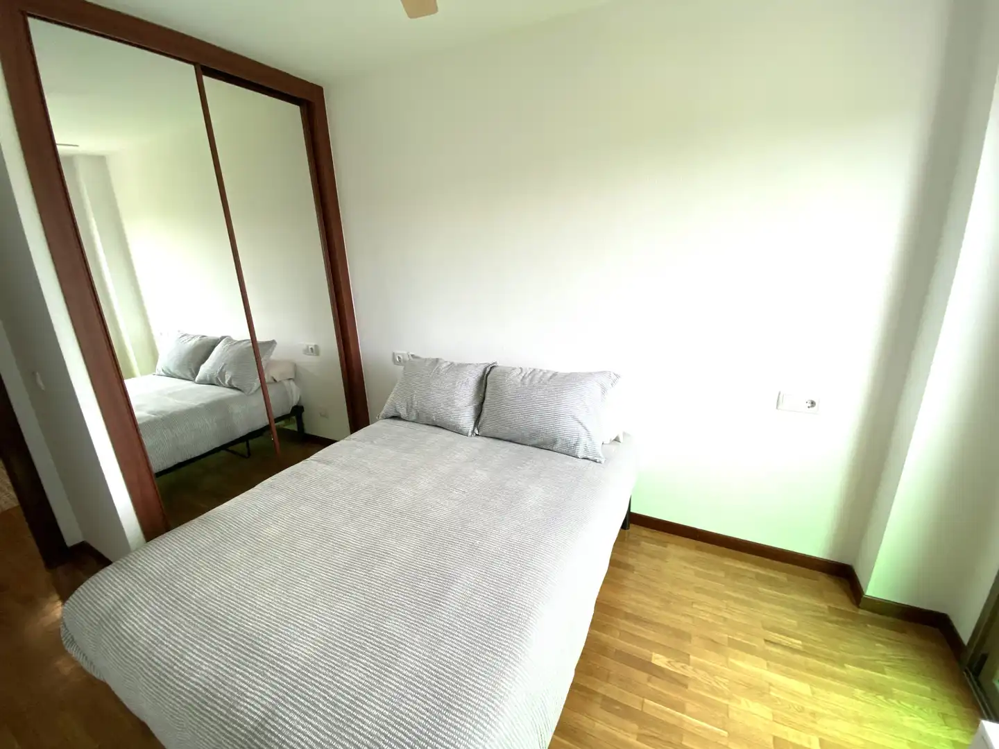 Habitación de Piso en venta en Gijón  con Calefacción, Parquet y Trastero