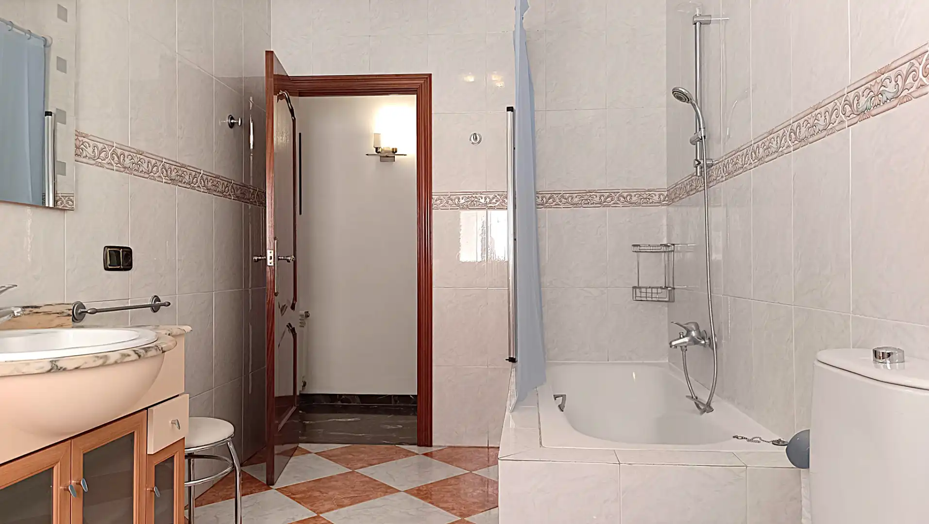 Bathroom of Flat for sale in Mancha Real  with Air Conditioner, Terrace and Storage room