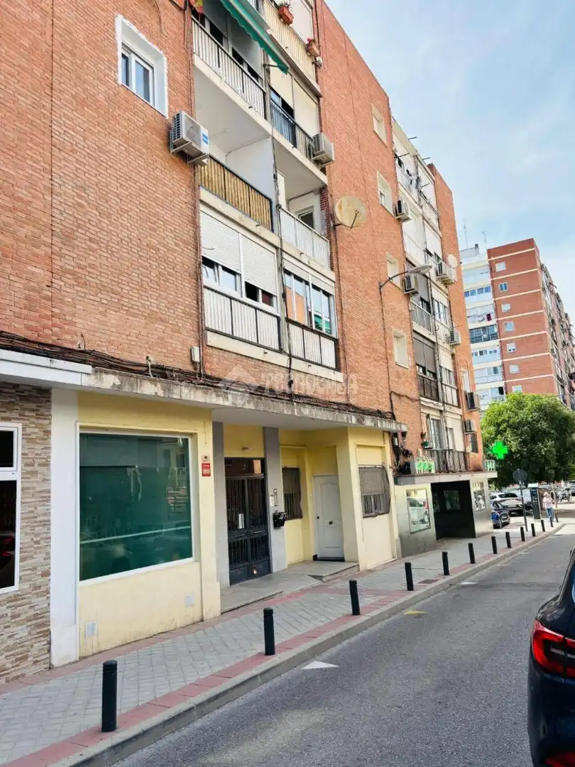Vista exterior de Piso en venta en Madrid con Calefacción y Terraza