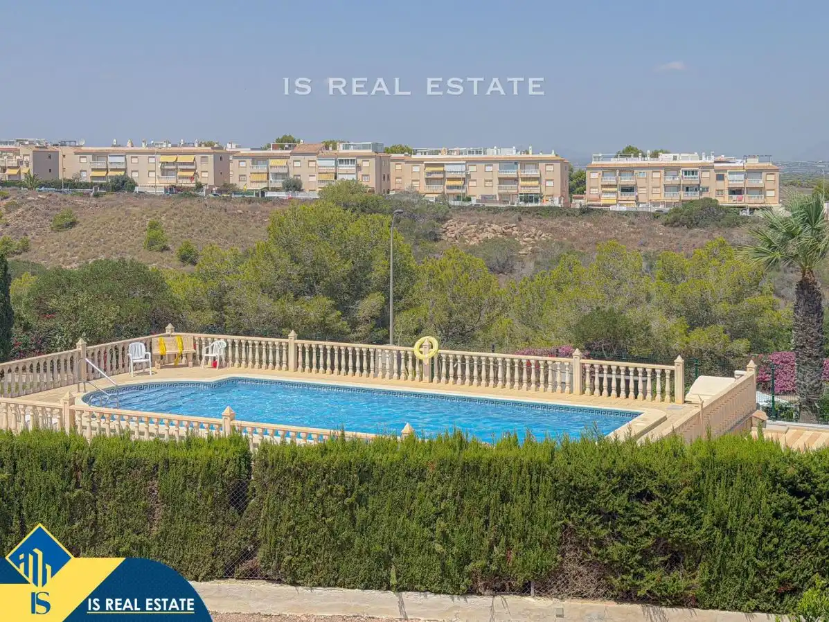 Vista exterior de Estudi en venda en Torrevieja amb Calefacció, Terrassa i Moblat