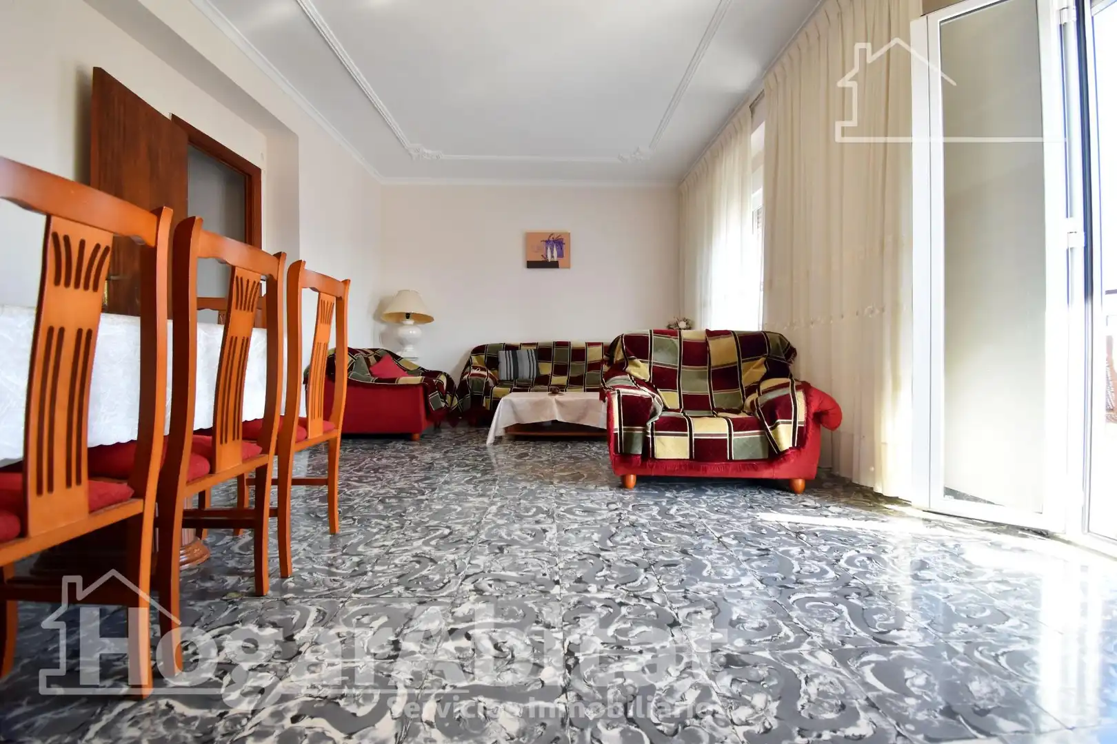 Wohnzimmer von Dachboden zum Verkauf in Oliva mit Terrasse und Möbliert