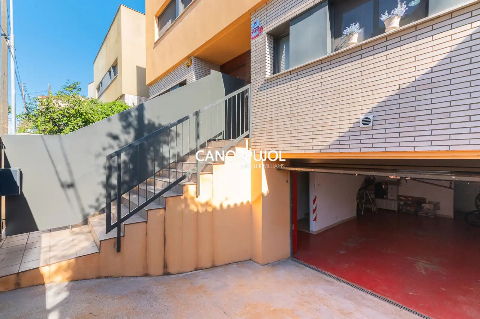 Vista exterior de Casa o chalet en venta en Terrassa con Aire acondicionado, Calefacción y Terraza