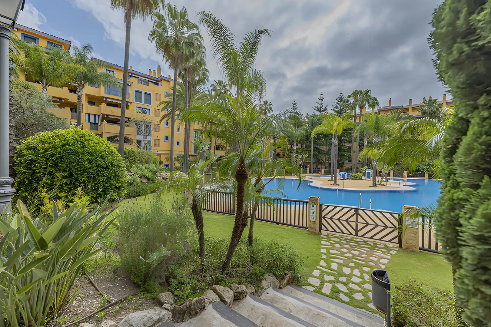 Apartament amb piscina en venda a San Pedro de Alcántara, imagen 5