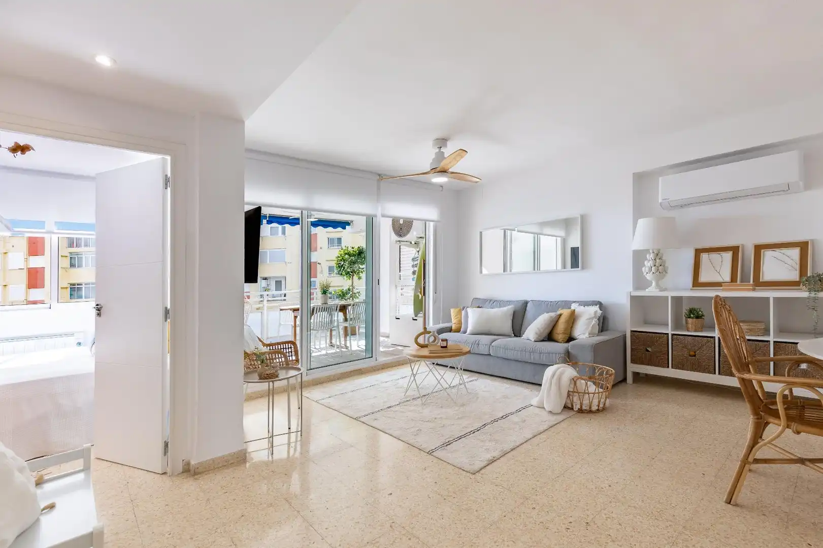 Living room of Flat for sale in Pobles del Sud