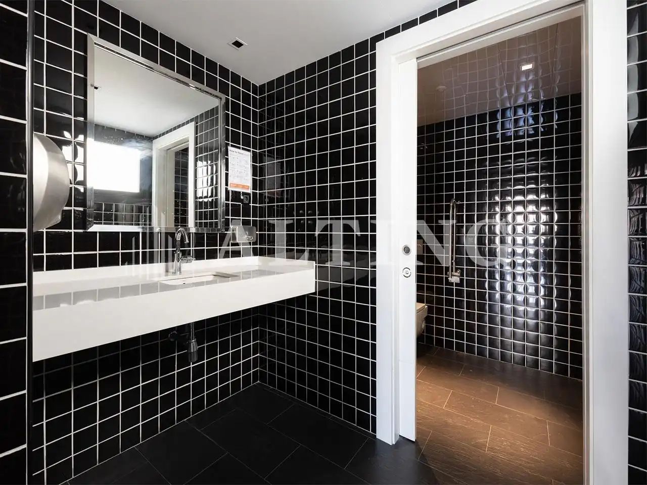 Baño de Oficina de alquiler en Barcelona con Aire acondicionado y Calefacción