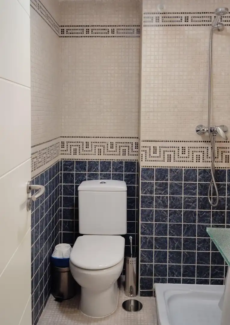 Badezimmer von Wohnung zur untervermieten in Madrid mit Klimaanlage, Heizung und Möbliert
