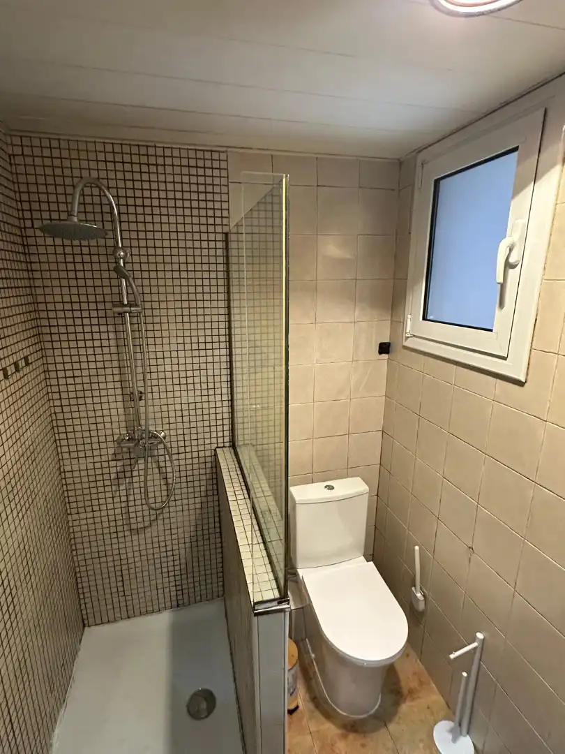 Baño de Piso en venta en Girona con Terraza, Amueblado y Horno
