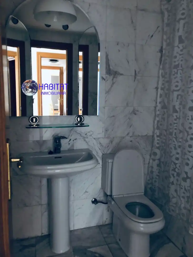 Badezimmer von Wohnung zur Miete in Granada mit Klimaanlage, Heizung und Terrasse