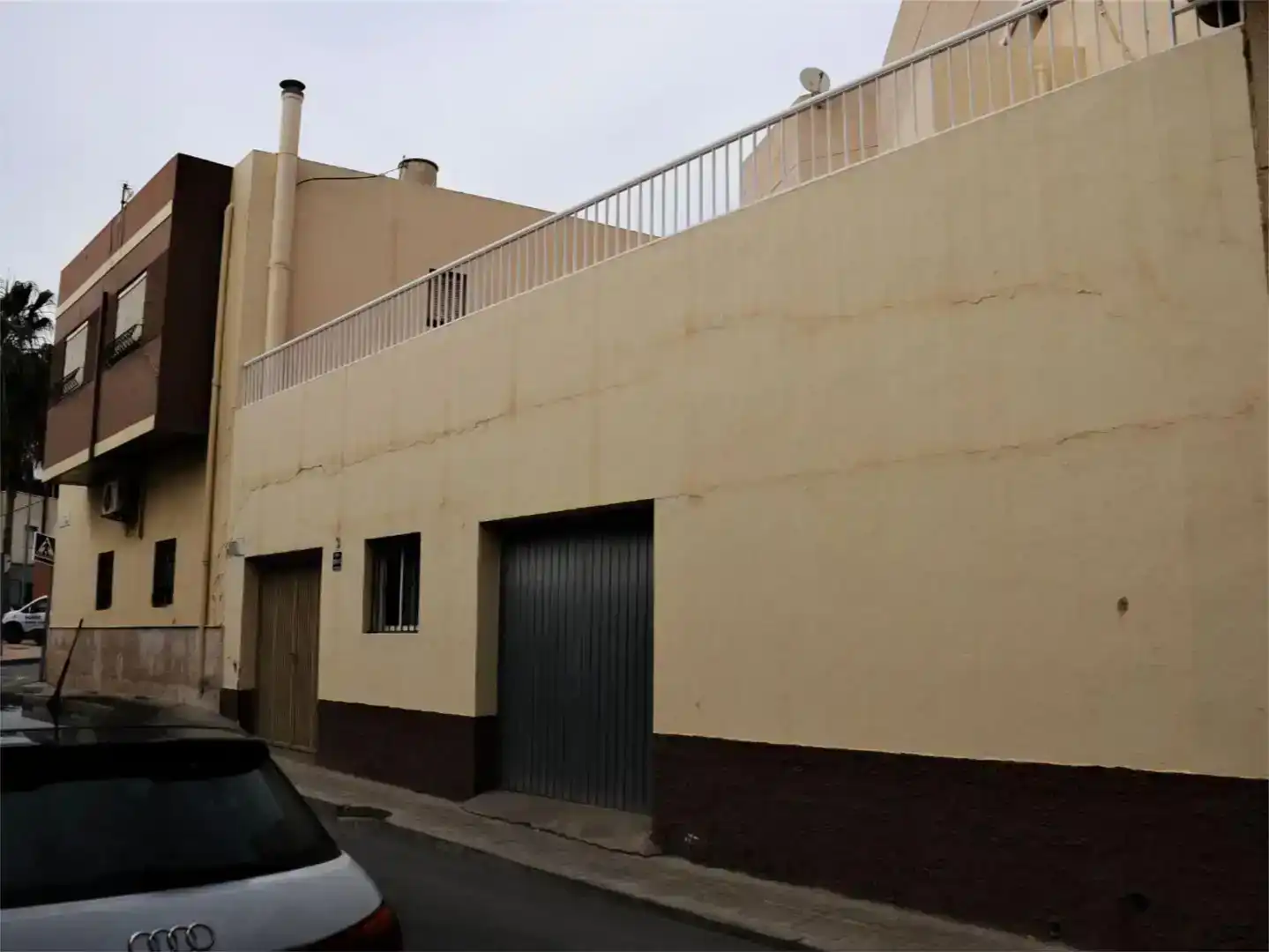 Vista exterior de Casa adosada en venda en  Almería Capital amb Aire condicionat