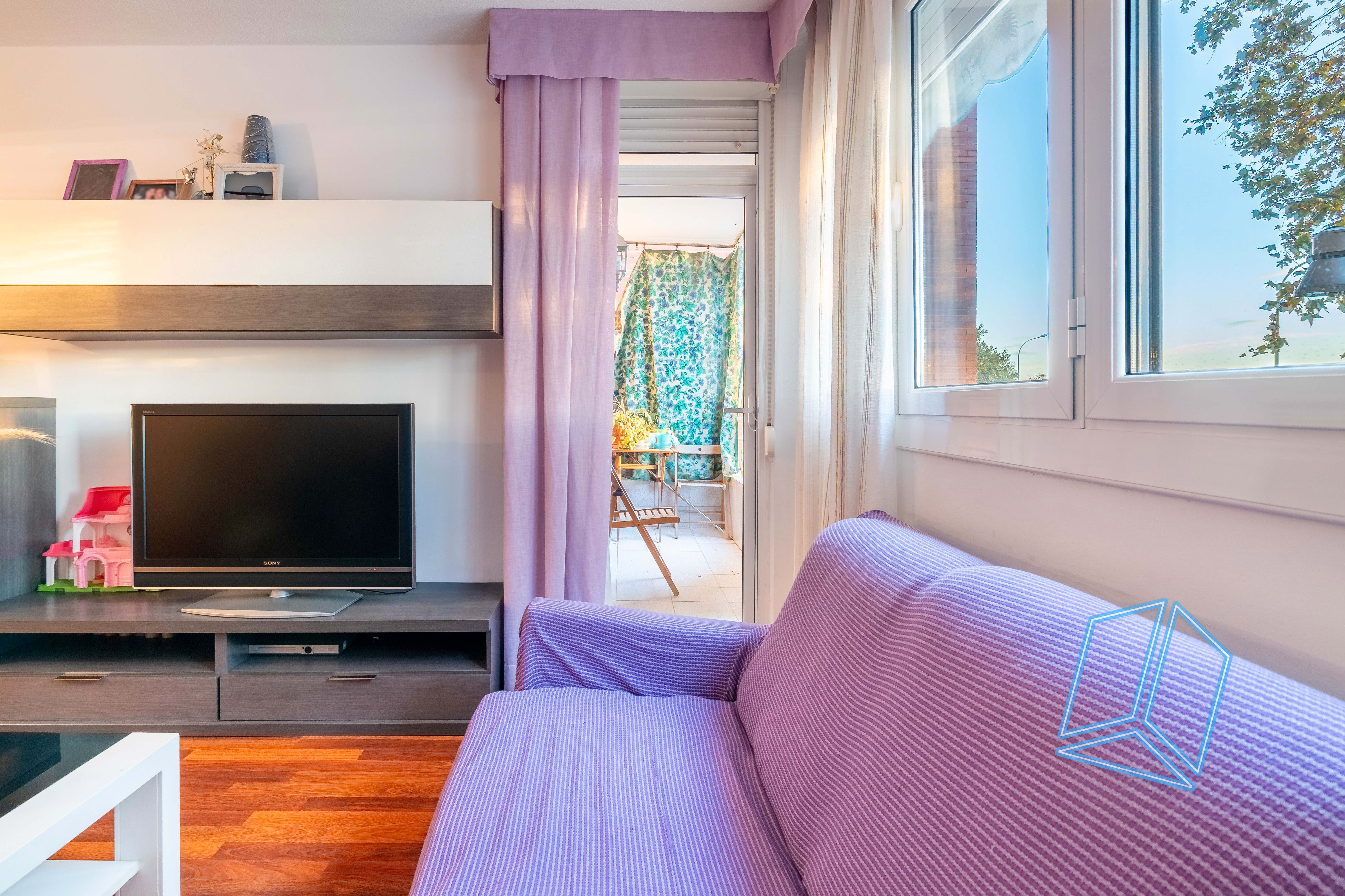 Dormitori de Pis en venda en Cornellà de Llobregat amb Balcó