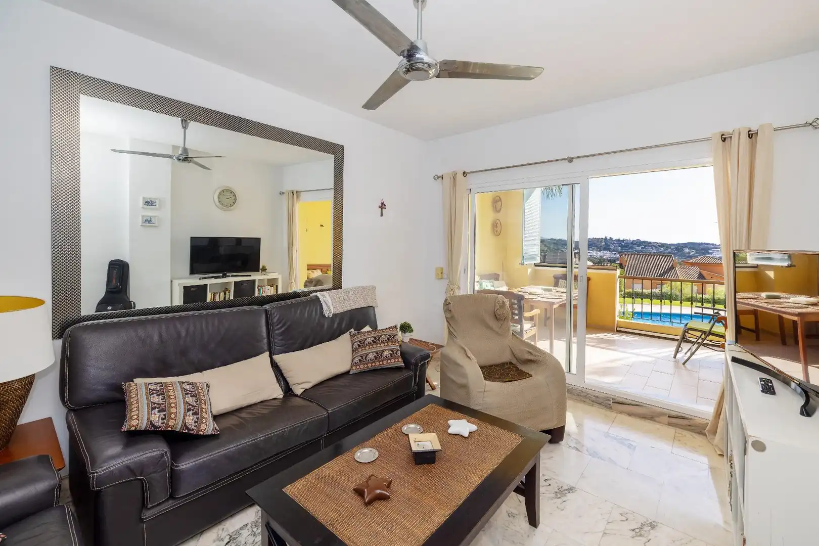 Living room of Flat for sale in Mijas  with Air Conditioner, Terrace and Storage room