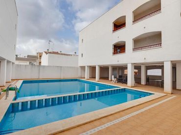 Appartamento con piscina in vendita a Calle REINA SOFÍA, 10