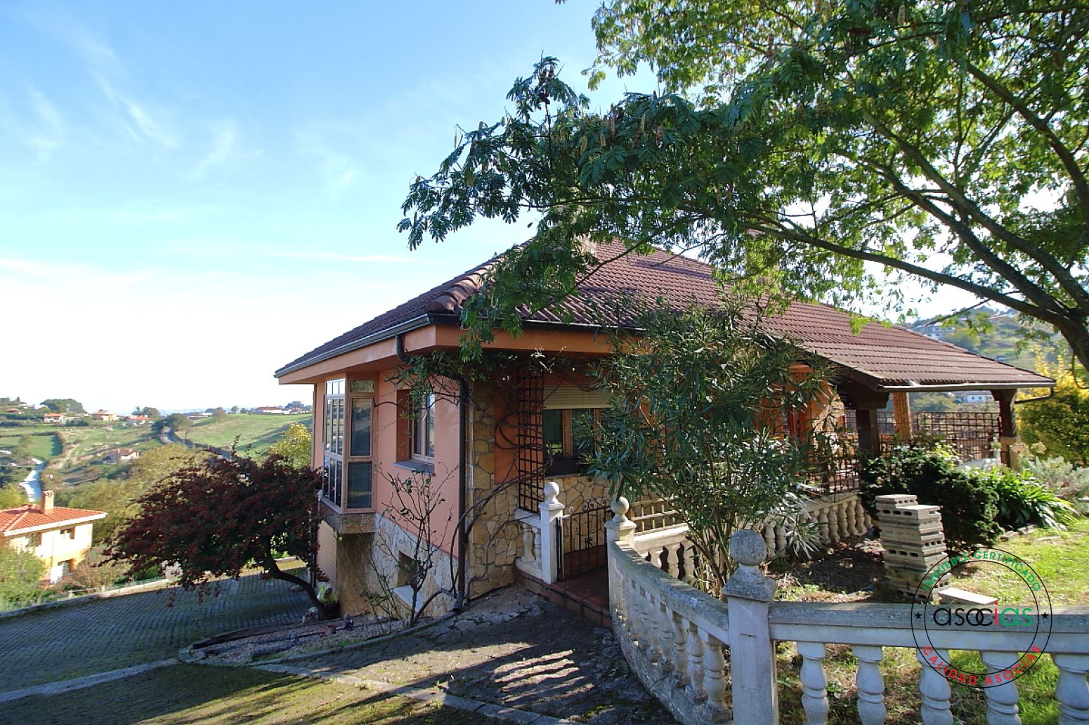 Vista exterior de Casa o xalet en venda en Gijón  amb Calefacció i Parquet