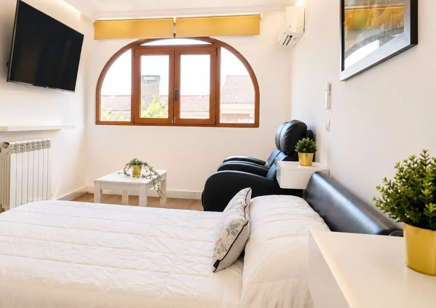 Schlafzimmer von Einfamilien-Reihenhaus zum Verkauf in Las Ventas de Retamosa mit Klimaanlage, Heizung und Privatgarten