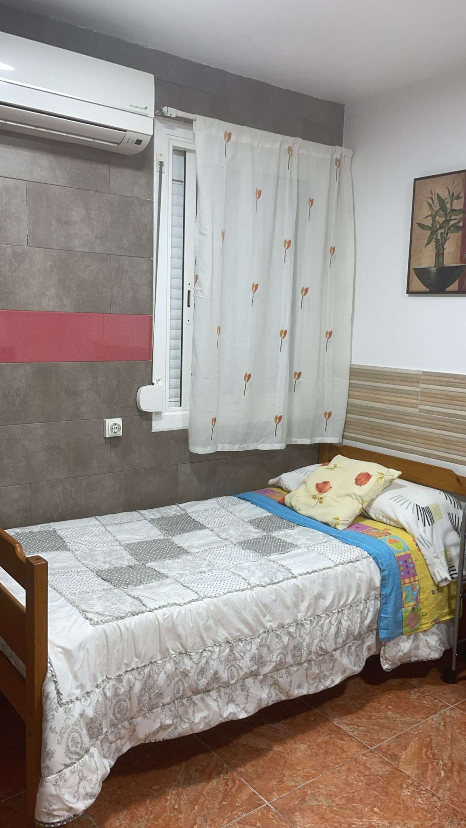 Bedroom of Study to share in L'Hospitalet de Llobregat  with Air Conditioner, Heating and Terrace