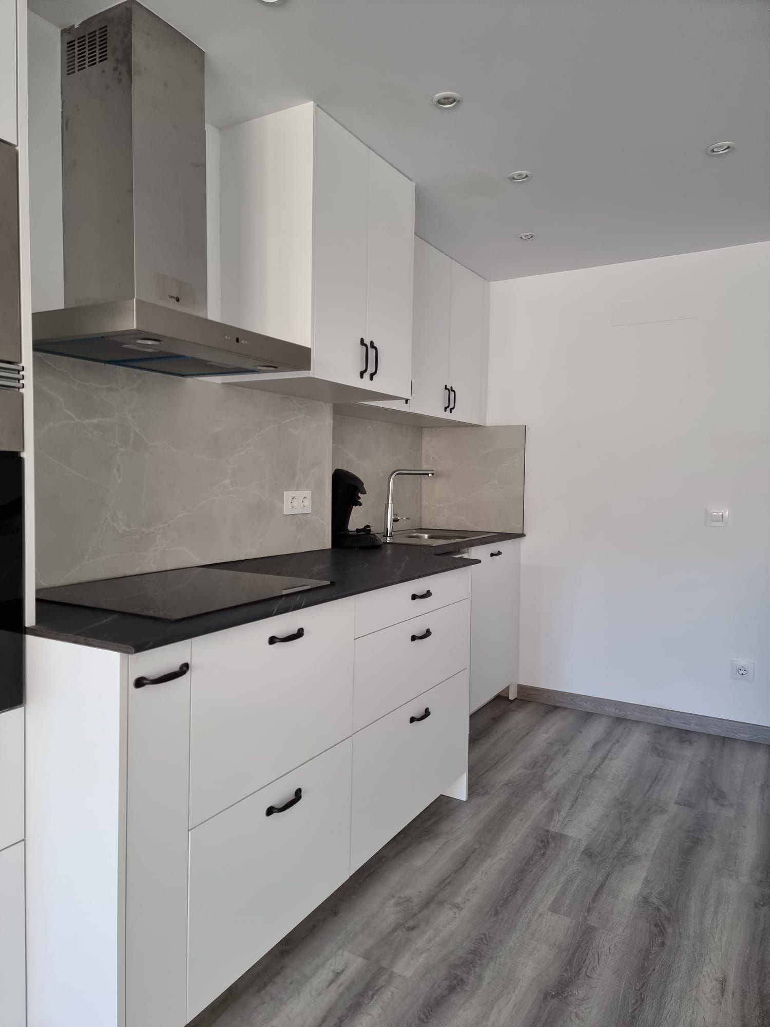Cuina de Pis en venda en Figueres amb Aire condicionat, Calefacció i Moblat