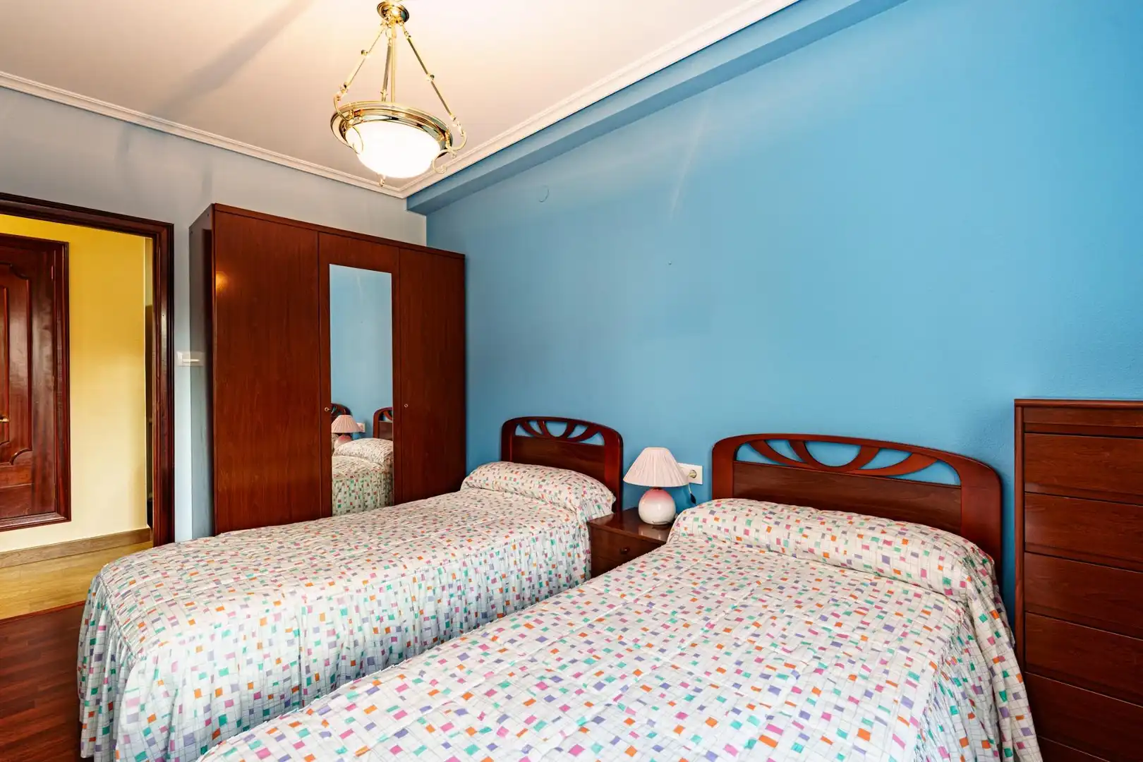 Habitación de Casa o chalet en venta en Ourense Capital  con Calefacción, Jardín privado y Balcón