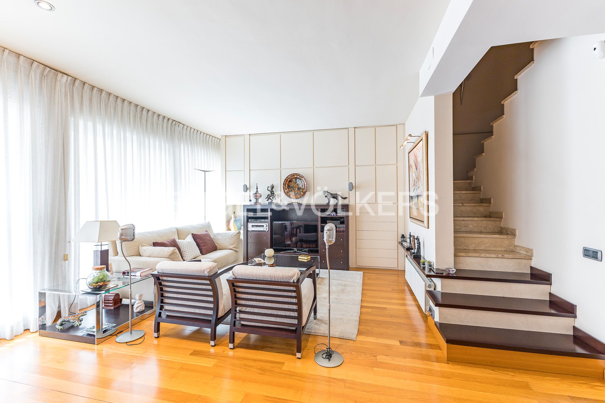 Sala d'estar de Casa o xalet en venda en  Barcelona Capital amb Calefacció, Parquet i Terrassa