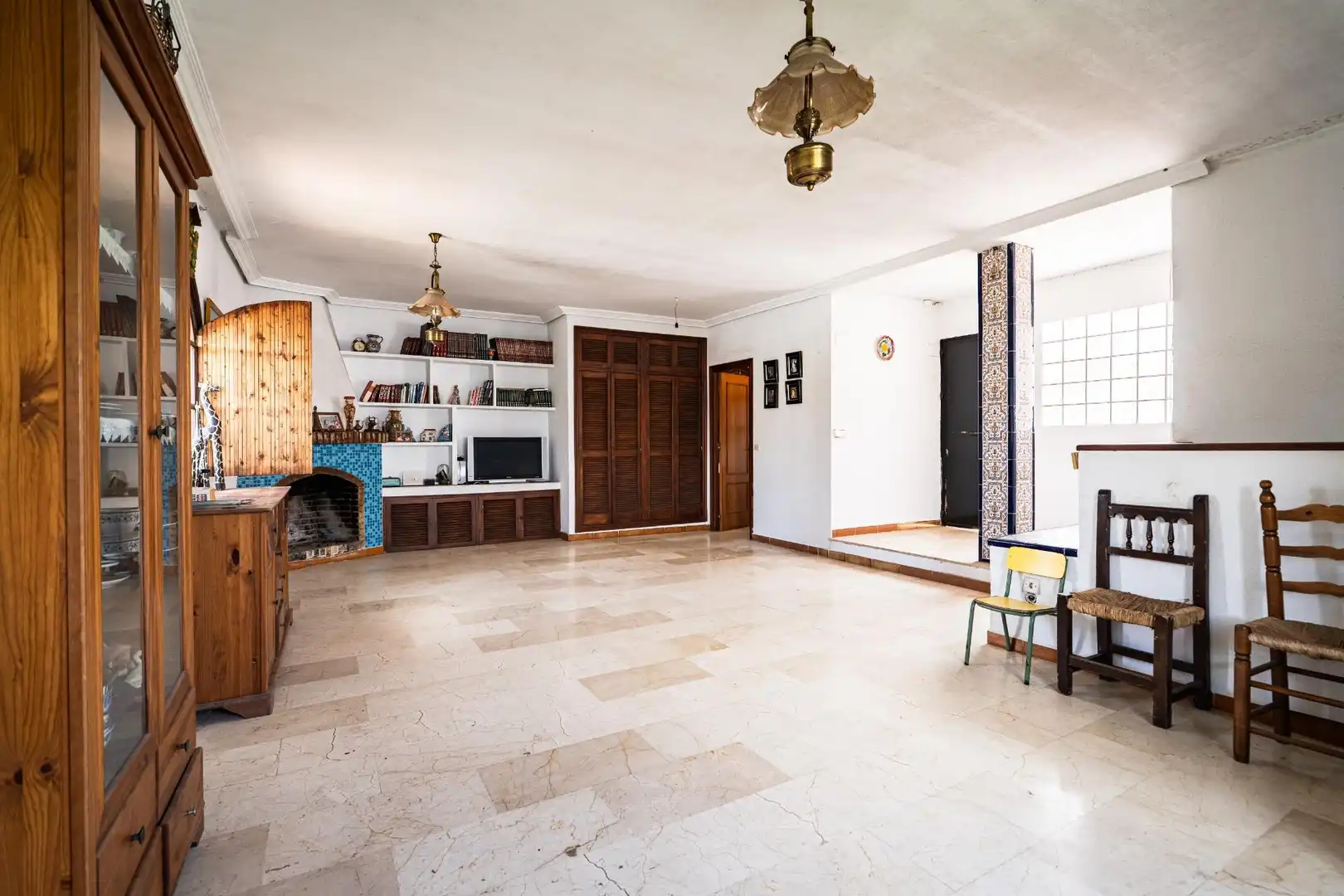 Sala d'estar de Casa o xalet en venda en Tomares amb Jardí privat, Terrassa i Traster