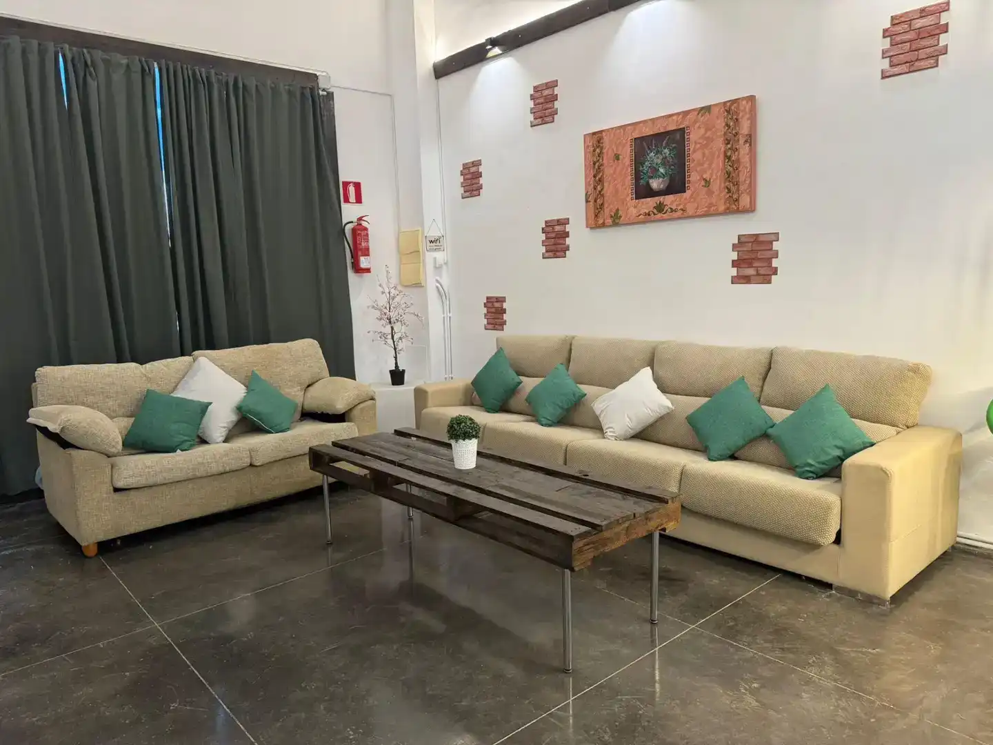 Sala d'estar de Loft de lloguer en Bollullos de la Mitación amb Aire condicionat i Moblat