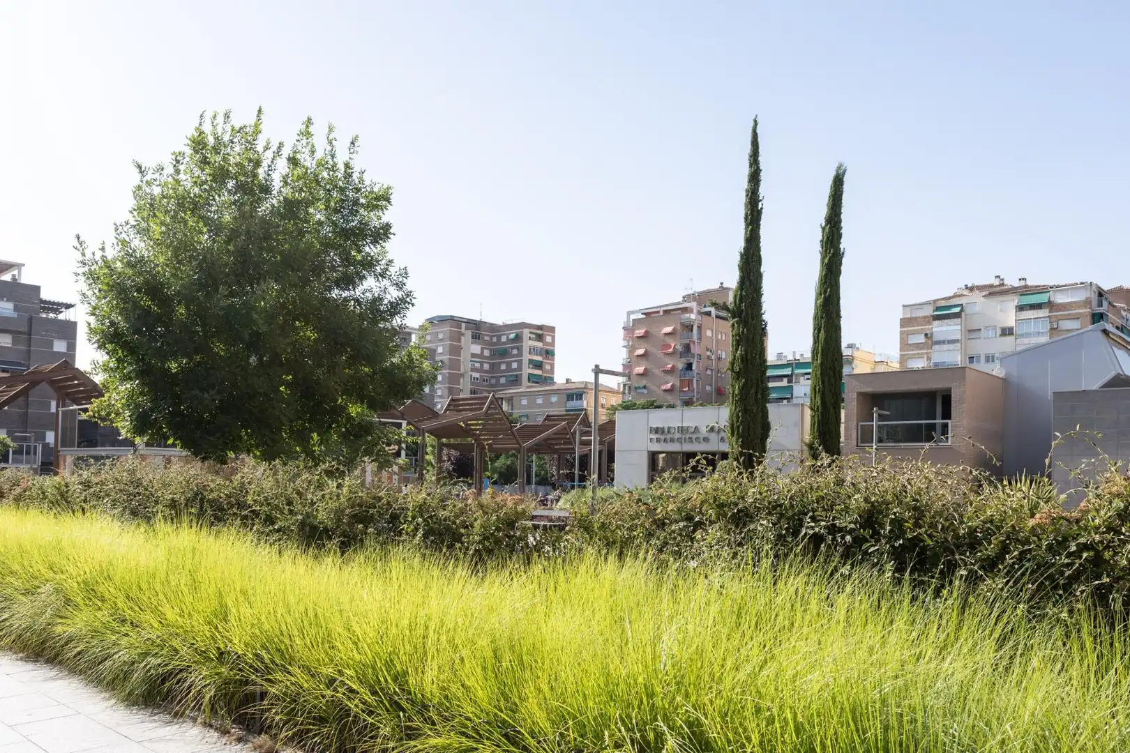Vista exterior de Pis en venda en Granada amb Terrassa, Moblat i Balcó