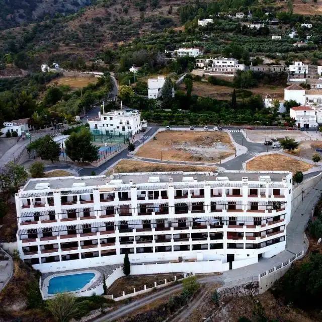 Vista exterior de Piso en venta en Carataunas con Calefacción, Terraza y Piscina comunitaria