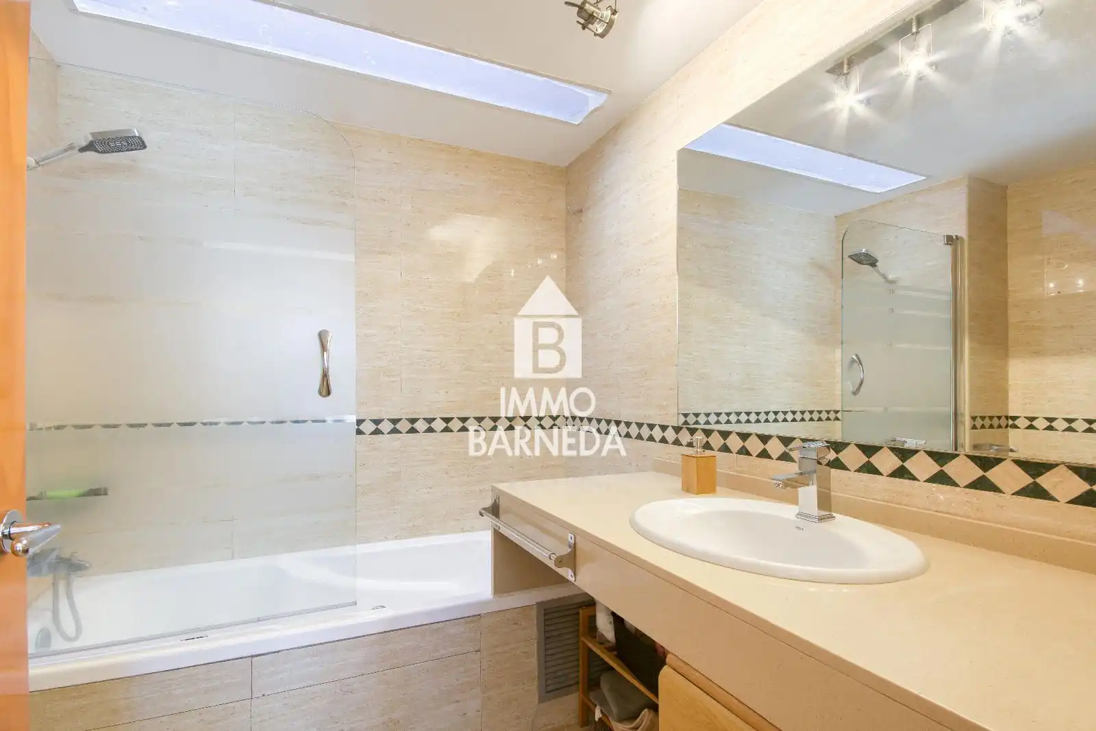 Baño de Casa adosada en venta en Palau-saverdera con Aire acondicionado, Calefacción y Jardín privado