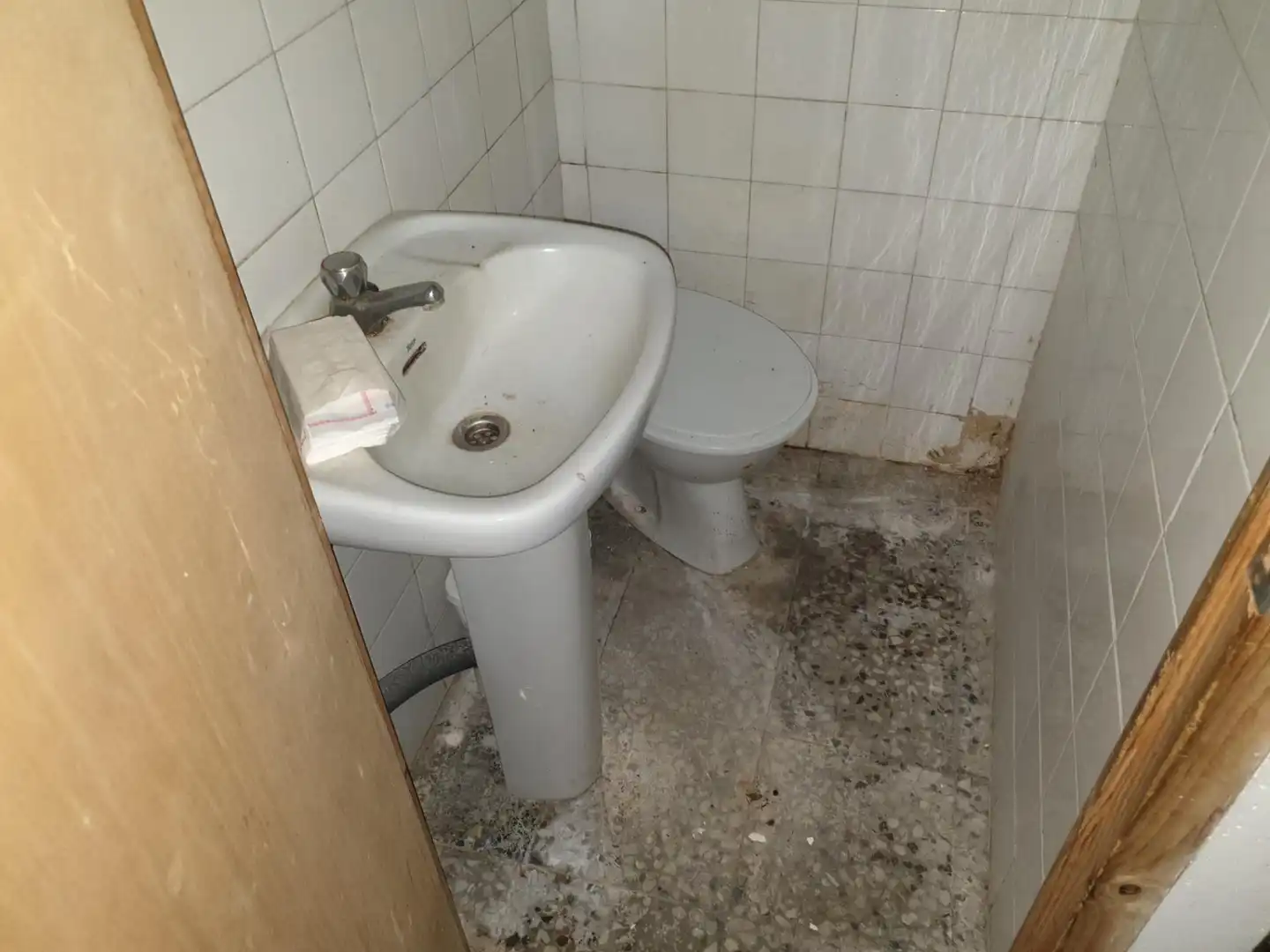 Baño de Local en venta en Elda