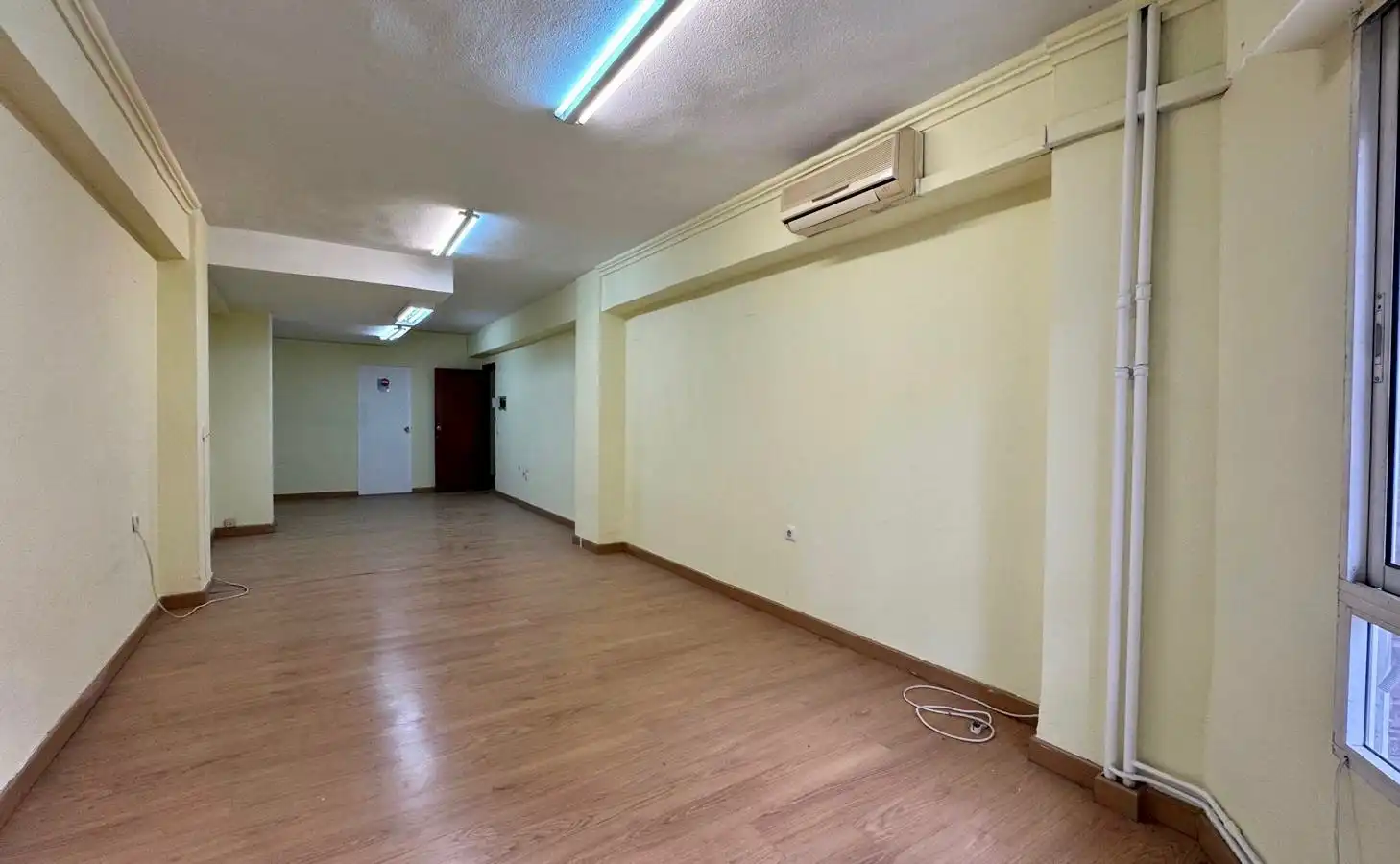 Büro zum Verkauf in Cáceres mit Klimaanlage und Heizung